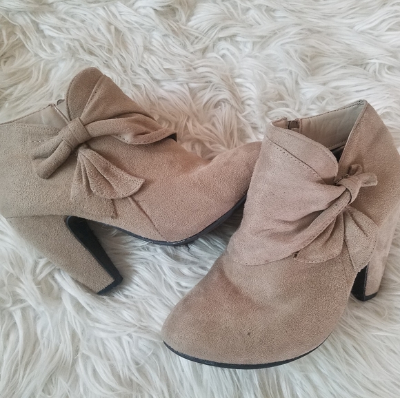 Etcetera Shoes Tan Suede Wedge Booties Poshmark